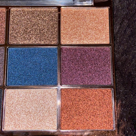 COPY - Revolution 15 pan eyeshadow palette called Foil-Frenzy Hybrid - Picture 4 of 4